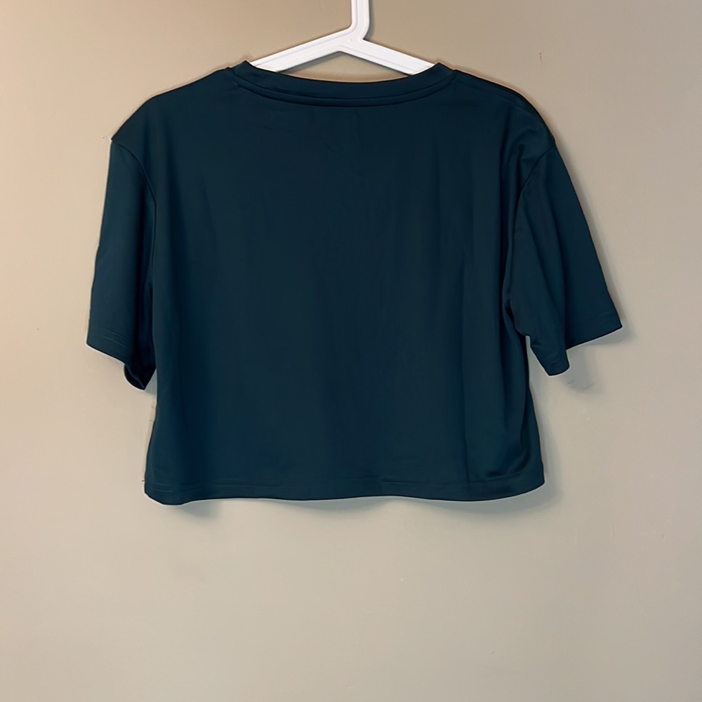 3/$25 ❤️ Crop Tee - Picture 4 of 4
